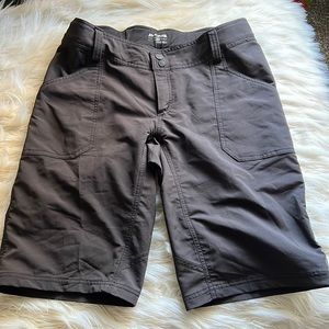 Dakine mountain bike shorts- never worn!